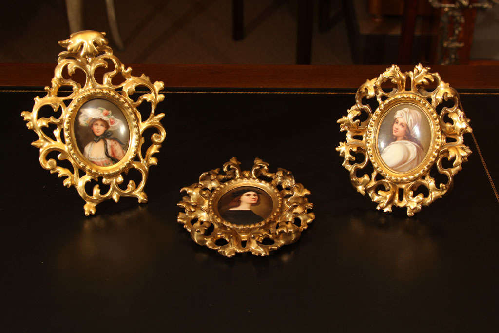 Set of Three Venetian Miniature Gilt Frames with Portraits 2
