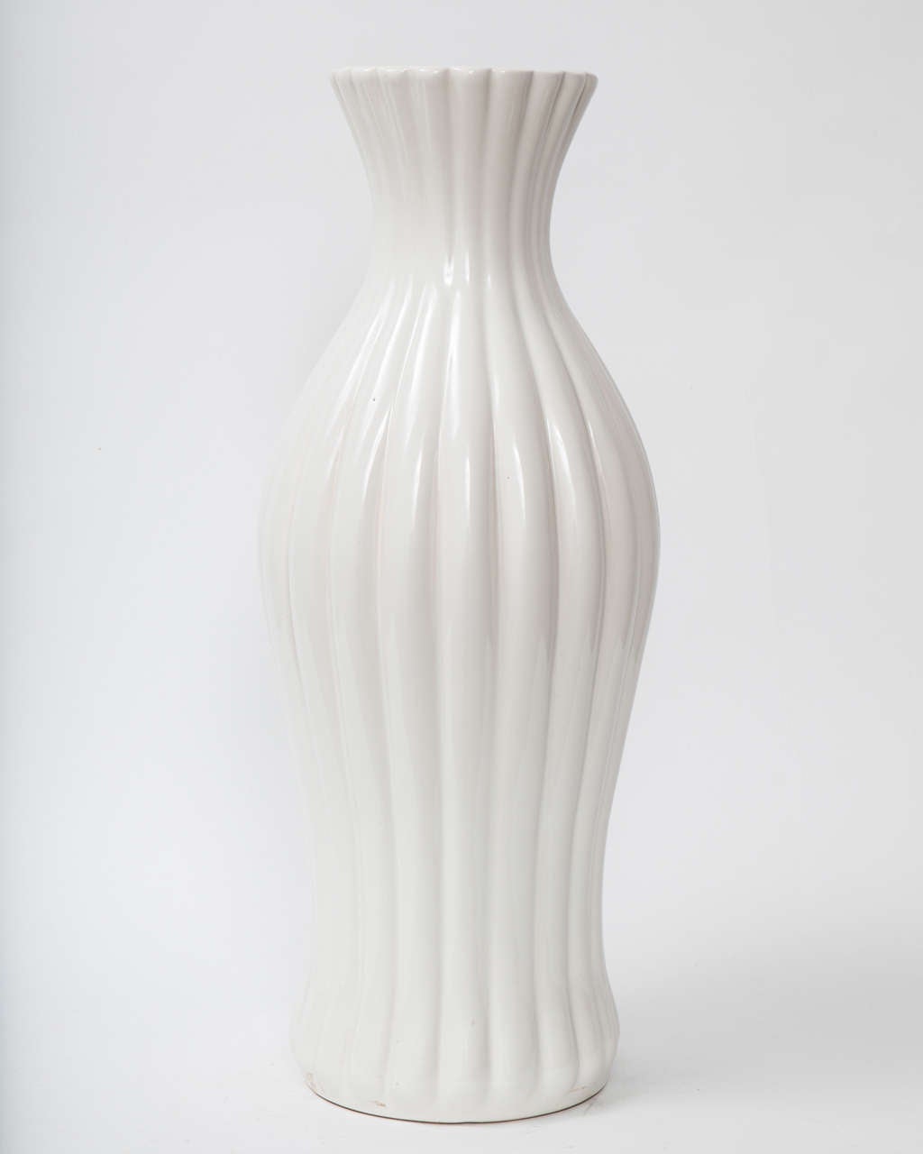 Decorative, mid-century tall vase by Ewald Dahlskog, Sweden, circa 1940.