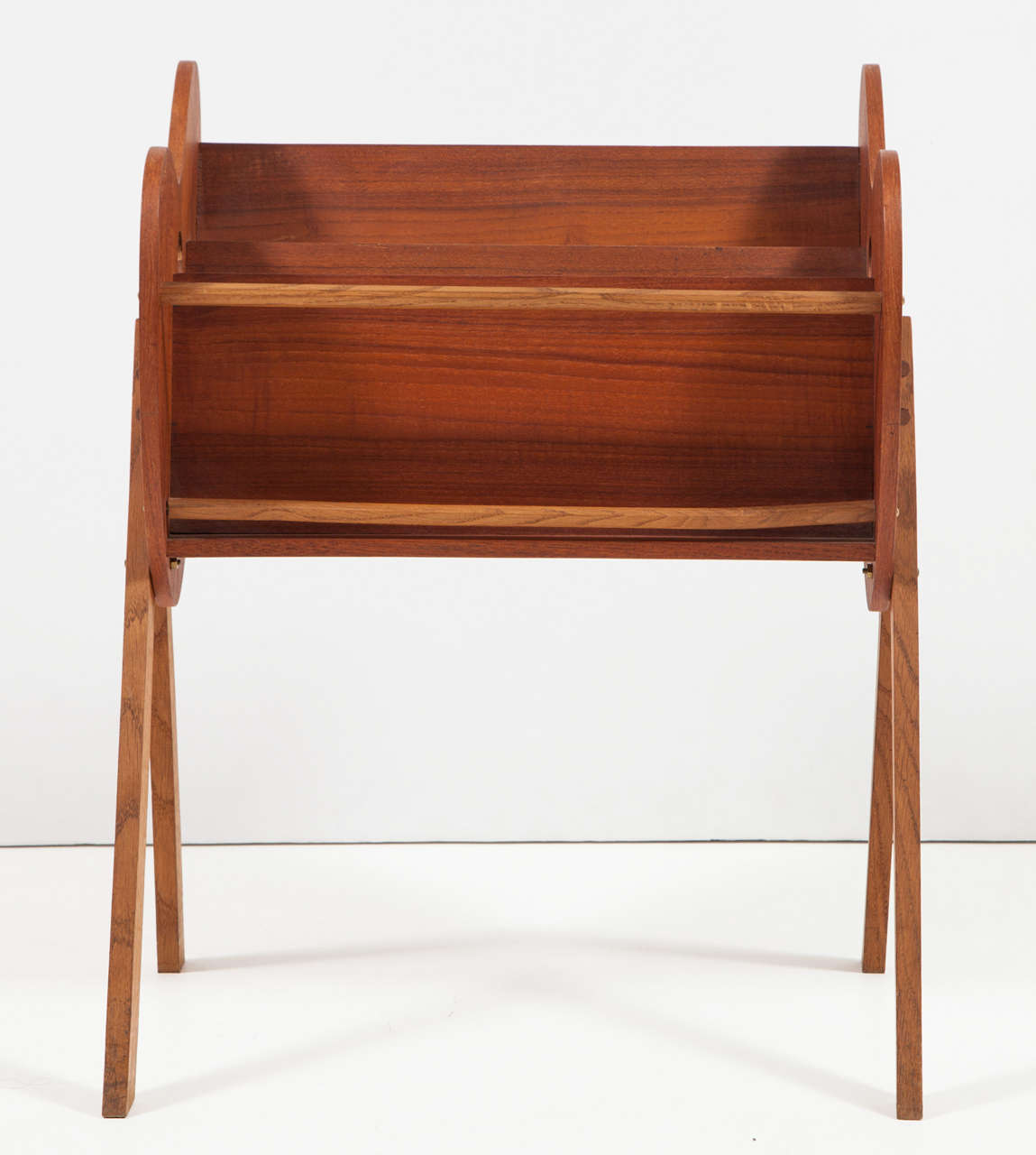 Vintage 1950s Danish Teak Magazine Stand. 

This Vintage Magazine Holder is in great condition and is that amazing, unique piece in your show-palace. Ready for pick up or delivery.