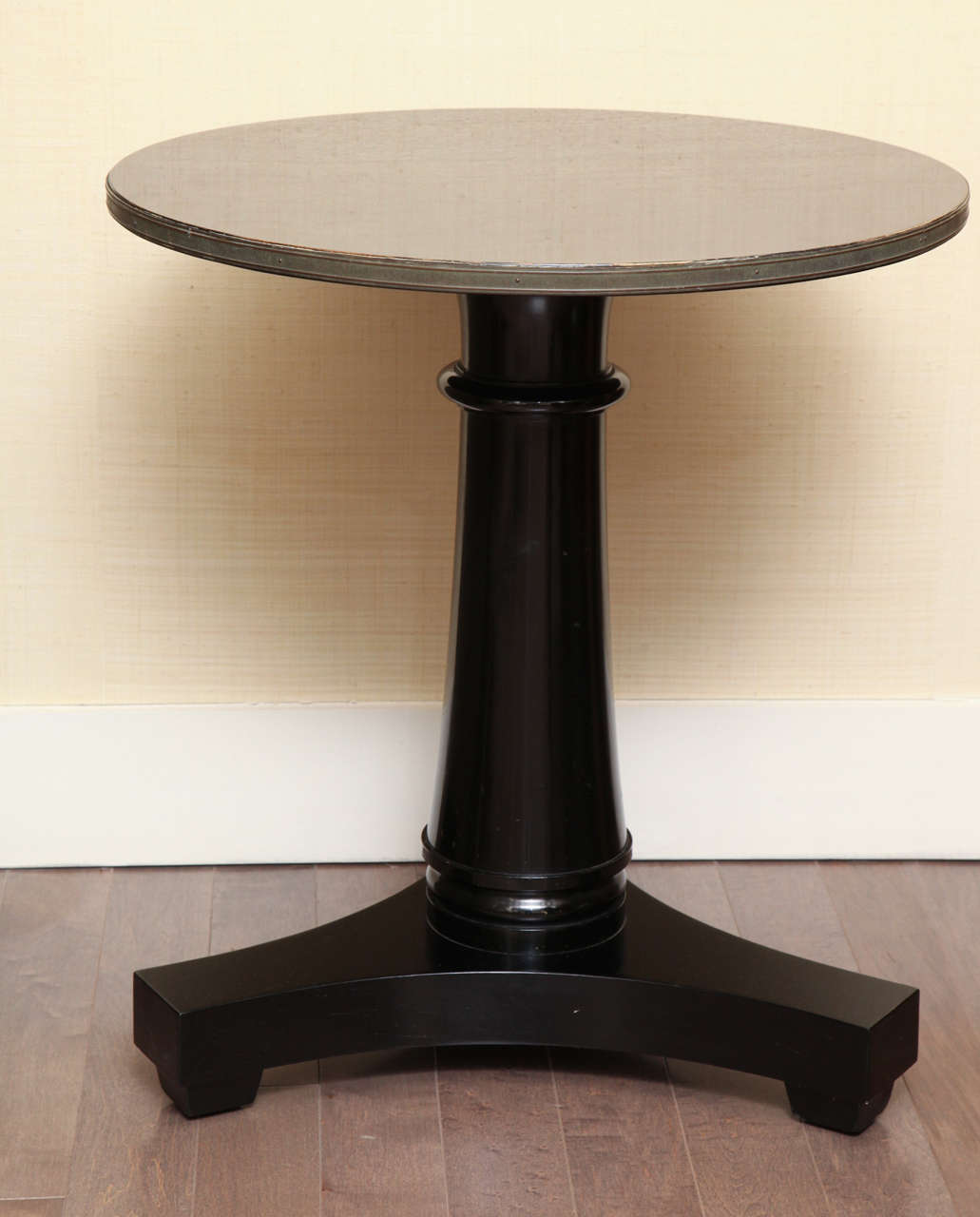 Lacquered Classical Side Table, circa 1960s In Good Condition In New York, NY