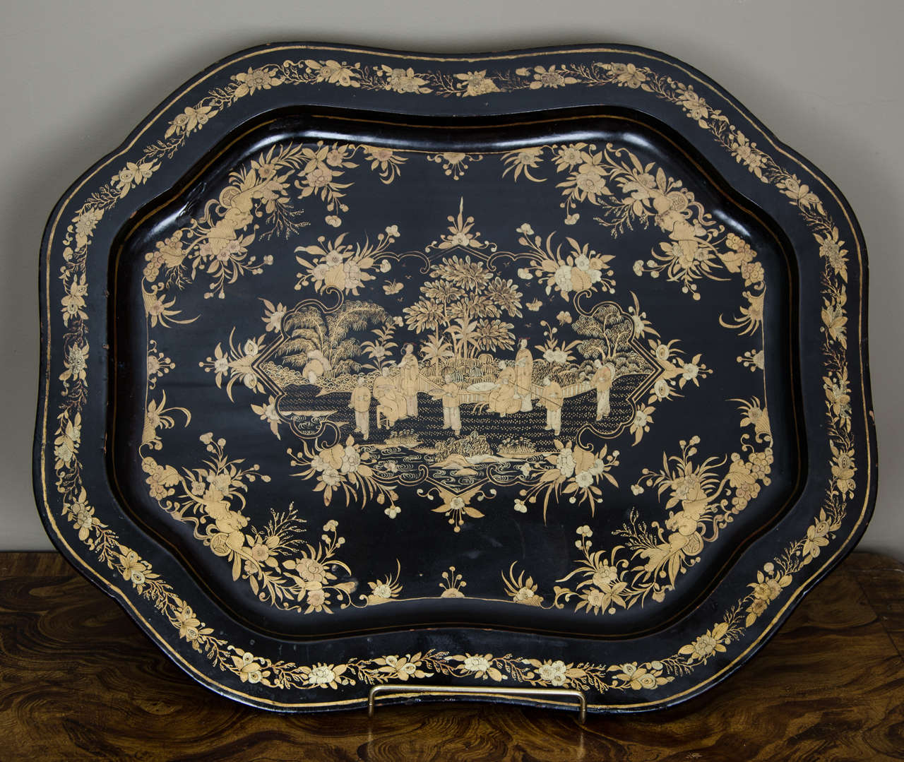 A very lovely Chinese lacquer tray made for the European market. It dates from about 1820 and is very much in the Regency taste. The tray is in very good condition, as is the gilded decoration, which is unusual as they are often worn or cracked.