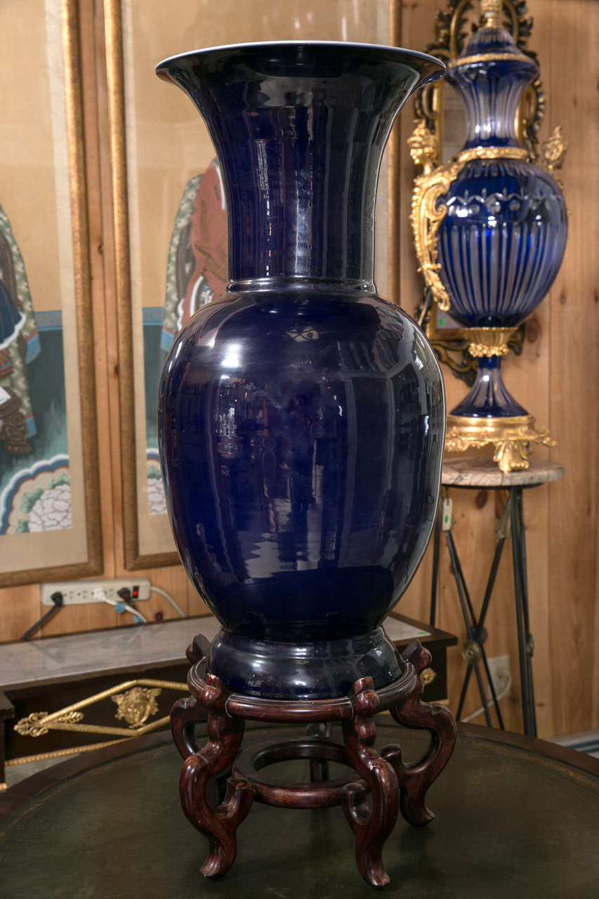 This has a deep cobalt solid color and is on a wooden stand. Bright white interior porcelain glaze.
overall height  36.5 inches