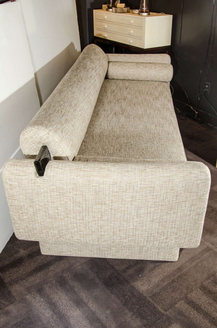 Ultra Modern Sofa/ Daybed with Streamline Design 1