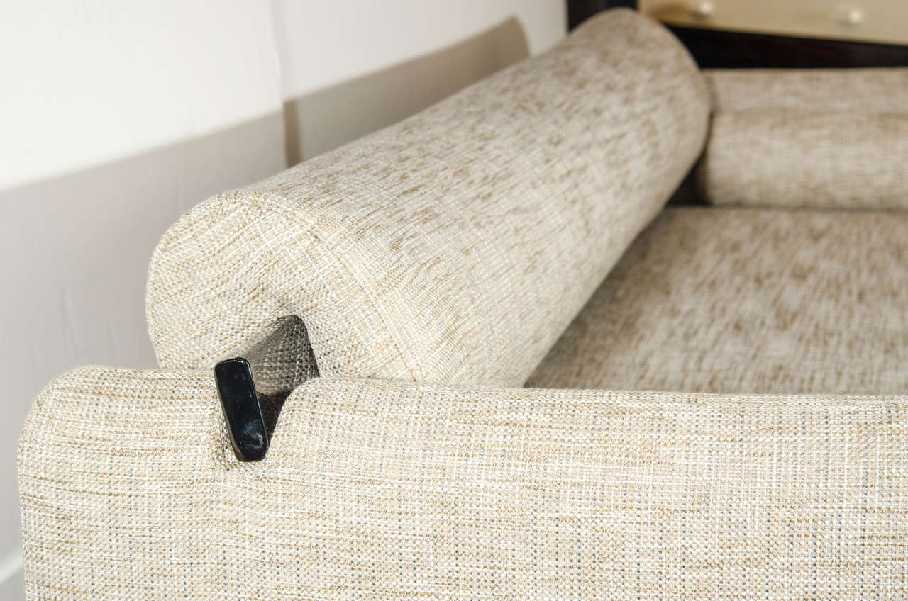 Ultra Modern Sofa/ Daybed with Streamline Design 2
