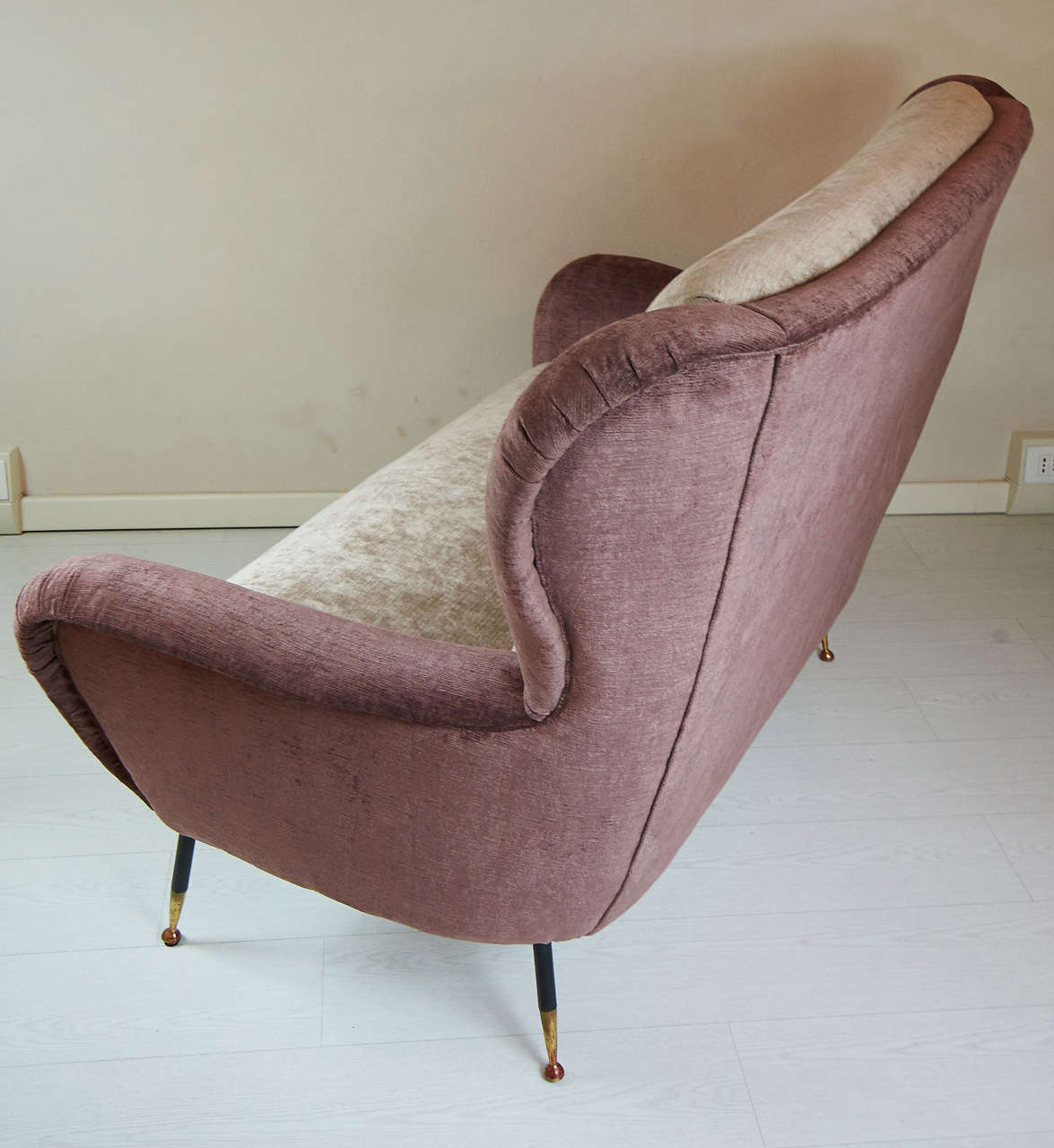  Mid Century  ComfortableItalian Sofa In Excellent Condition In Firenze, Toscana
