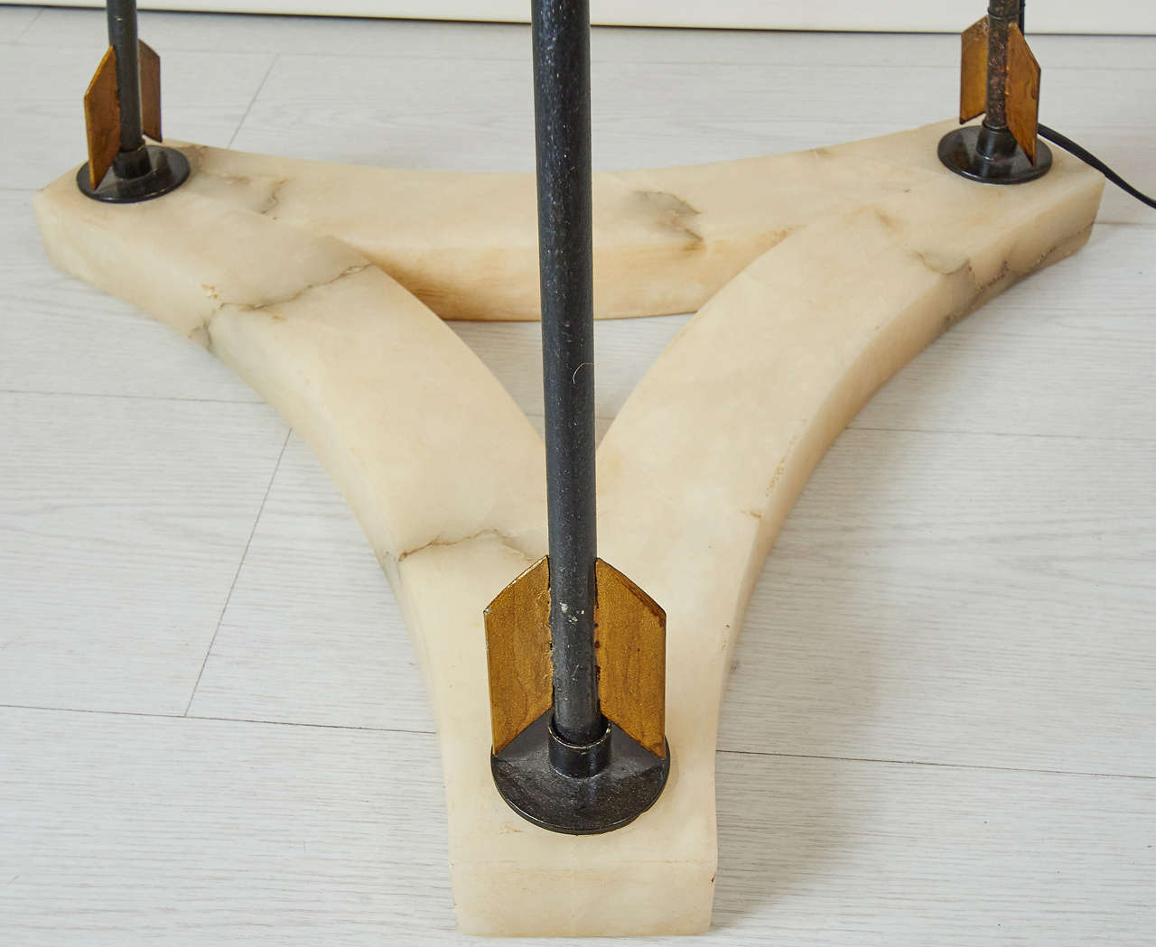 Important Pair of Italian 1940s Gold Handmade Iron and Alabaster Floor Lamps 3