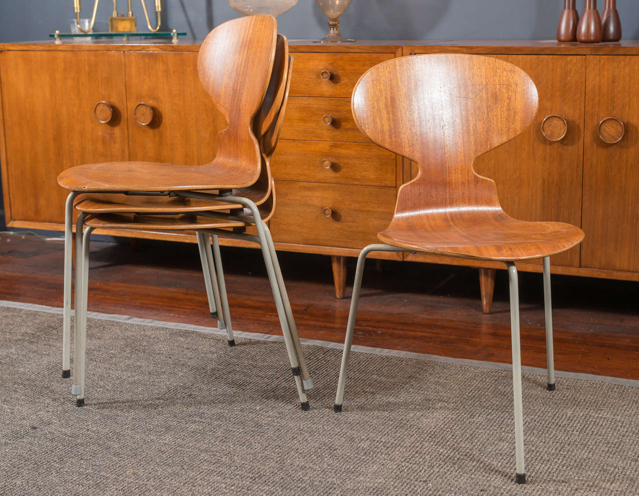 Mid-Century Modern Arne Jacobsen Ant Chairs FH3100