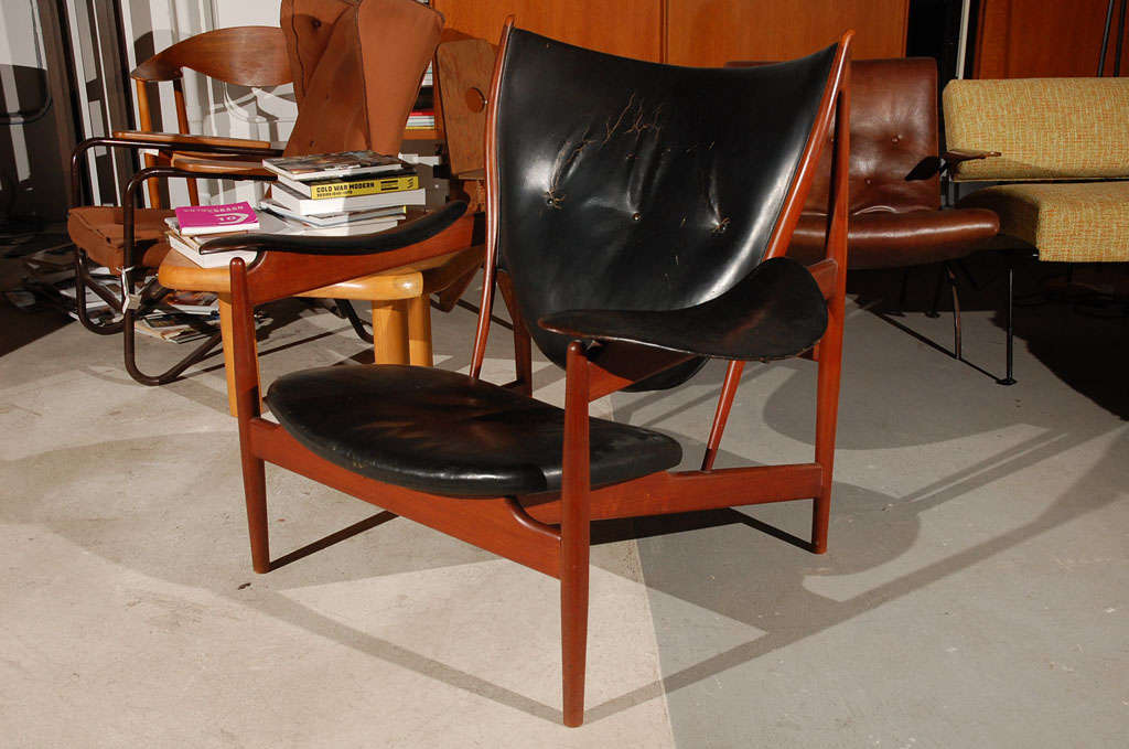 Early Chieftain Armchair in Teak Upholstered in Original Black Leather from the 1st Year of Production, Signed