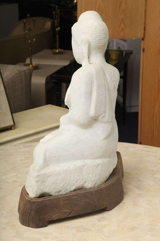 Superb 18th Century Burmese Alabaster Buddha For Sale 1
