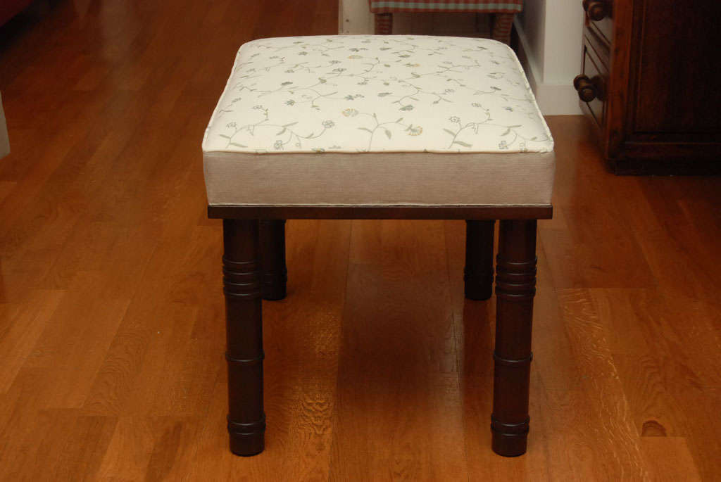 Ottoman In Excellent Condition In Hudson, NY