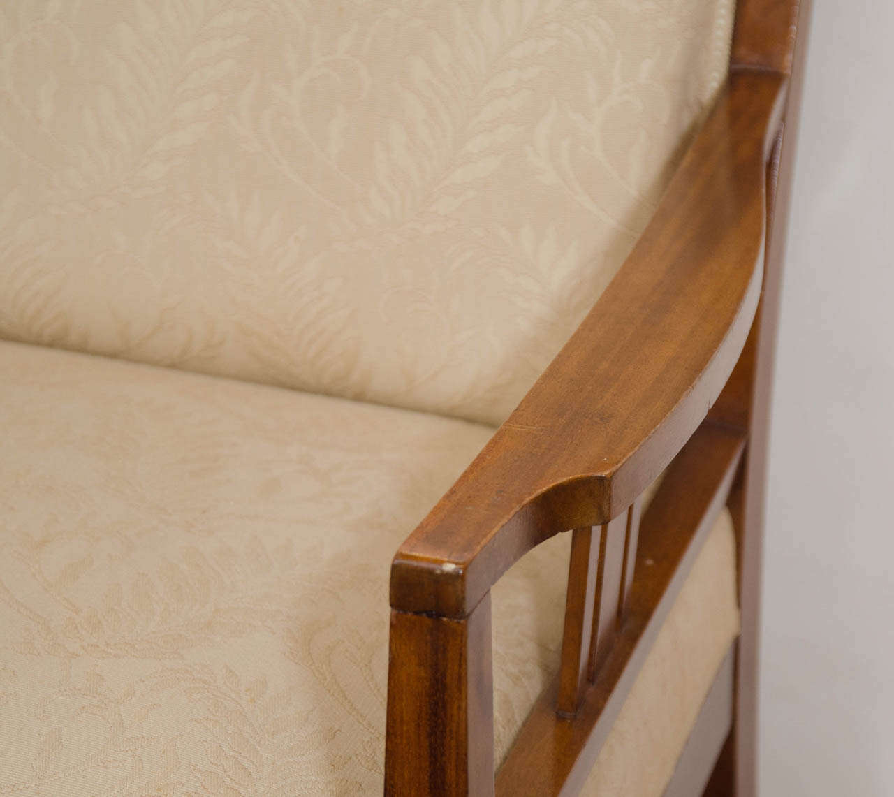 Jugendstil Settee with Ebony, Birch and Mother-of-Pearl Inlay In Good Condition For Sale In New York, NY