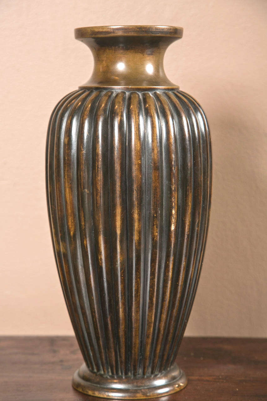 Bronze Vase lobé en bronze japonais