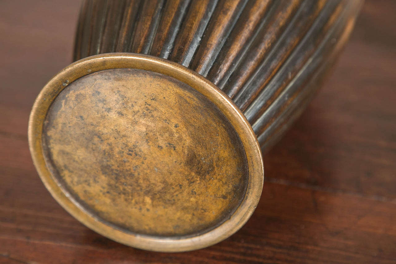 XIXe siècle Vase lobé en bronze japonais