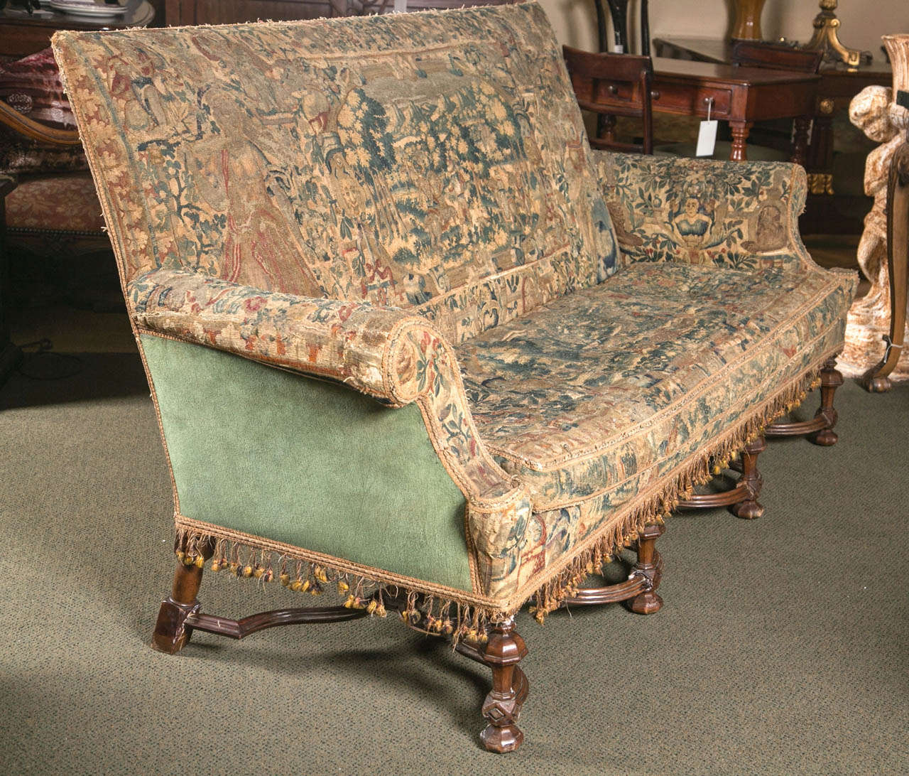 William & Mary Style Settee In Good Condition In Stamford, CT