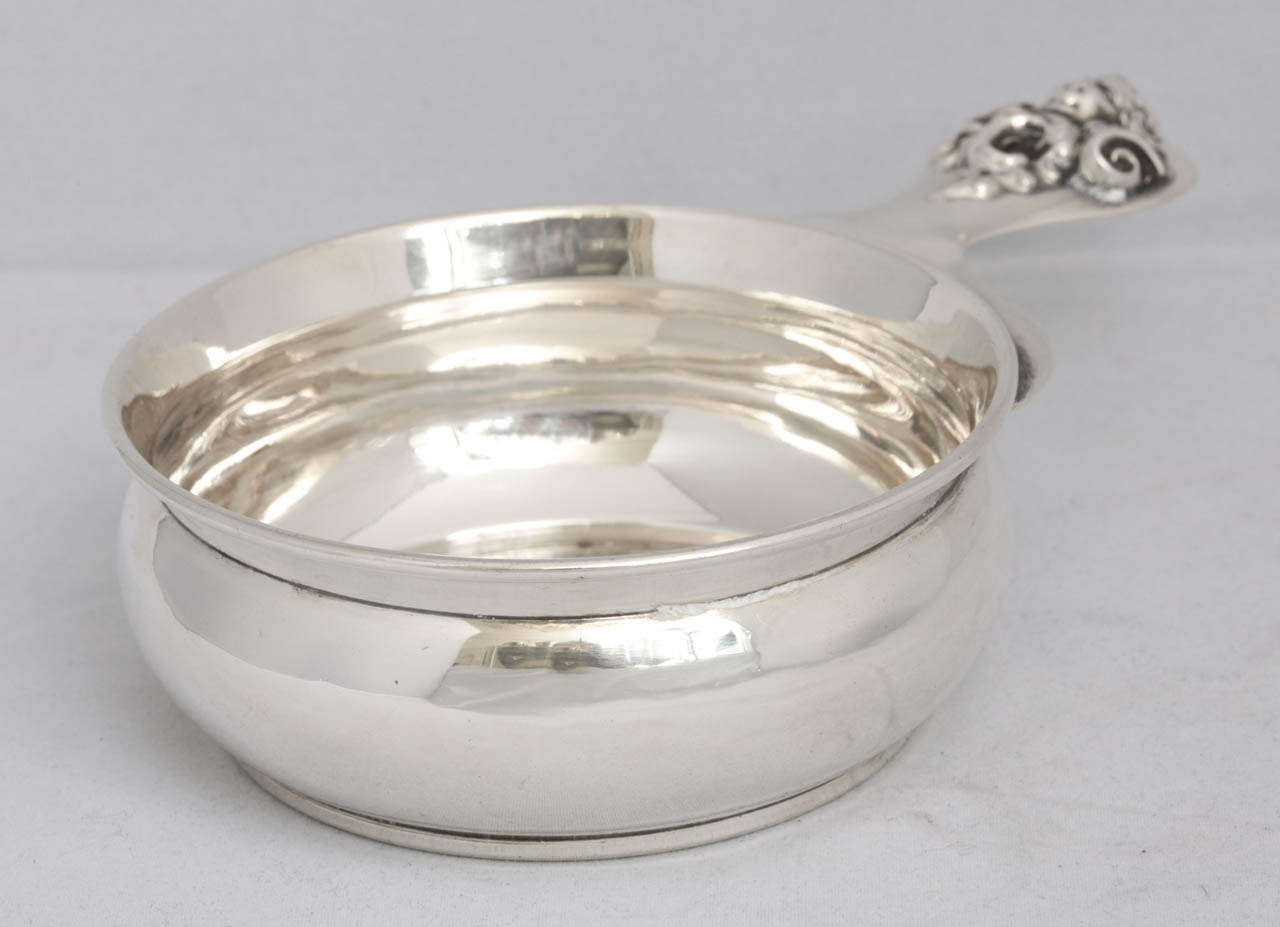 Art Nouveau Sterling Silver Porringer with Cherub Design In Excellent Condition For Sale In New York, NY