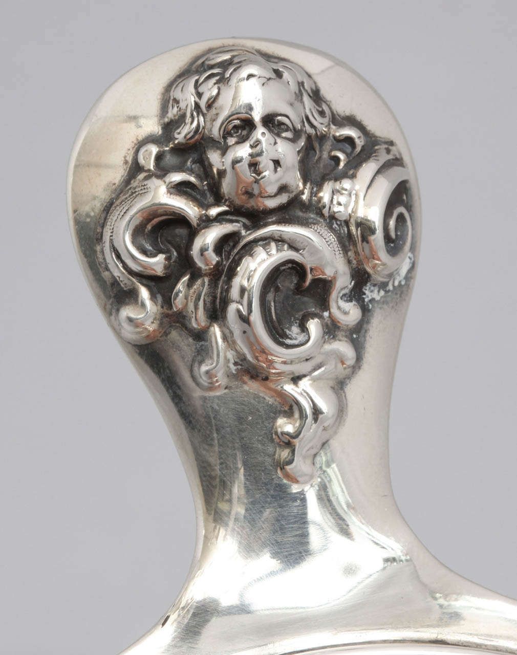 Cuillère en argent sterling Art Nouveau avec motif de chérubin Excellent état - En vente à New York, NY