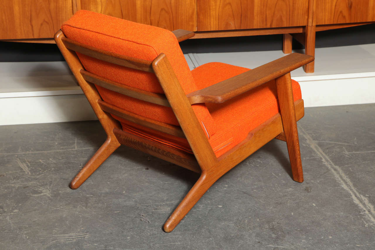 Pair of Teak Paddle Arm Chairs with Orange Fabric In Excellent Condition In New York, NY