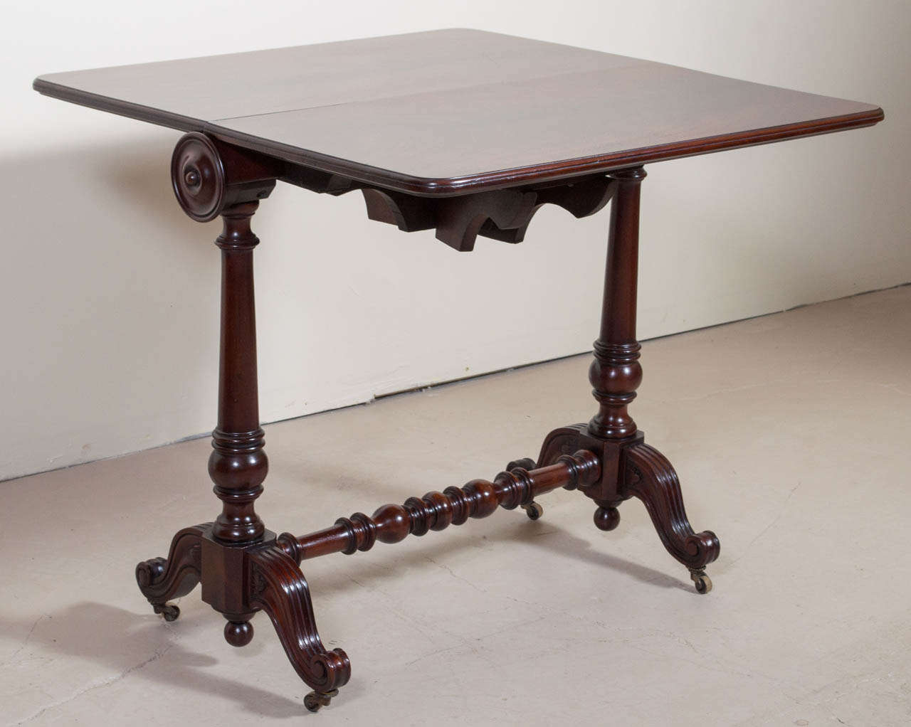 English Victorian Flame Mahogany Leaf Lap Table - STORE CLOSING MAY 31ST For Sale