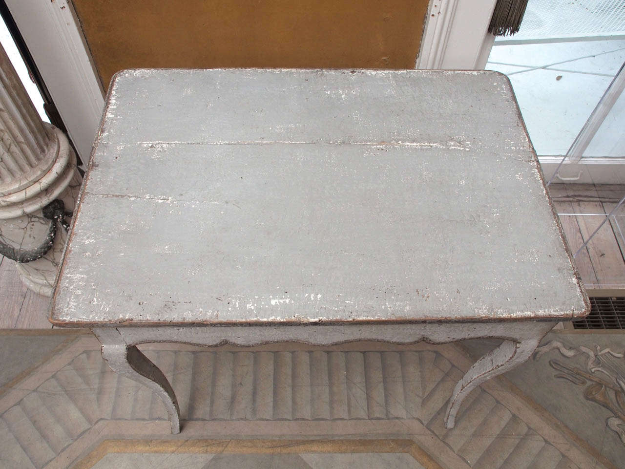 19th Century Charming Louis XV Style Painted Tea Table