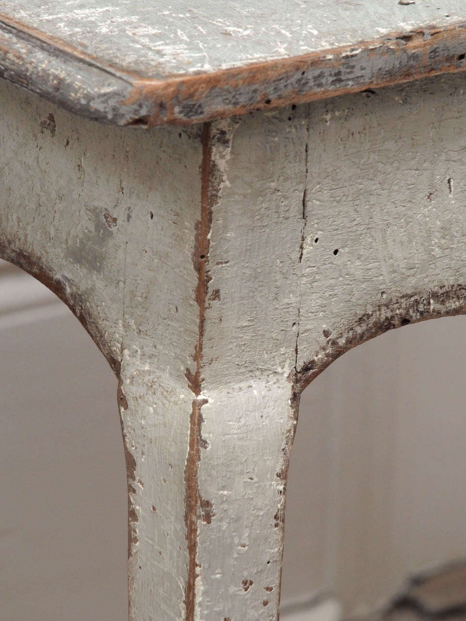 Charming Louis XV Style Painted Tea Table 2