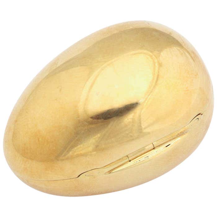 18kt Gold Egg Pillbox For Sale at 1stDibs