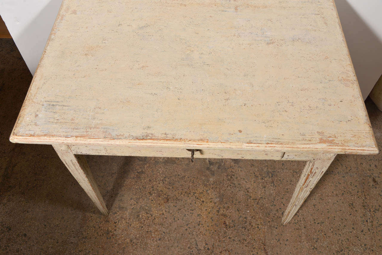 Late 18th Century Gustavian Side Table In Excellent Condition In Houston, TX