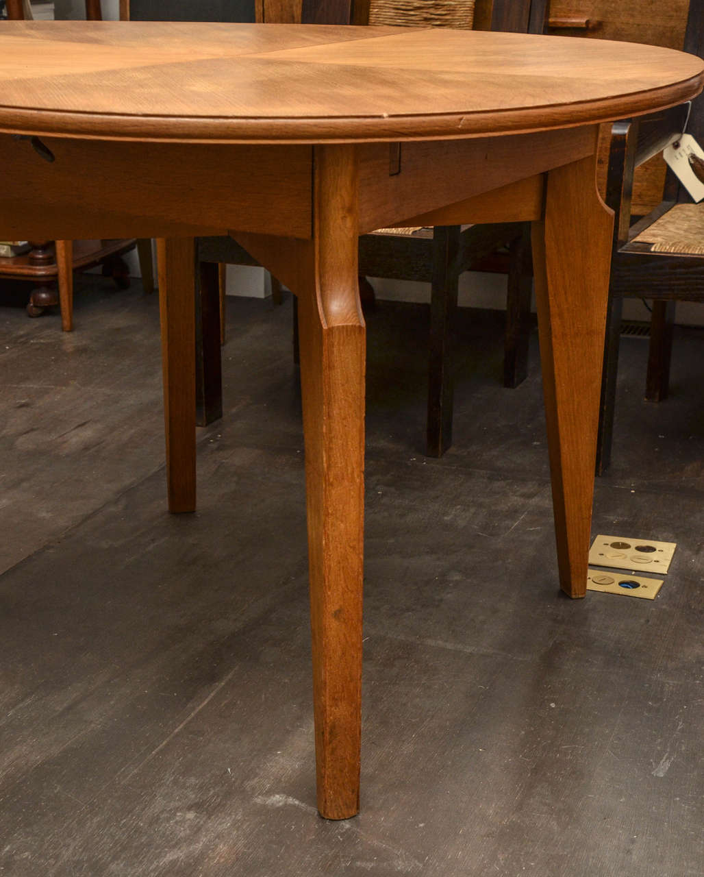round extendable oak dining table