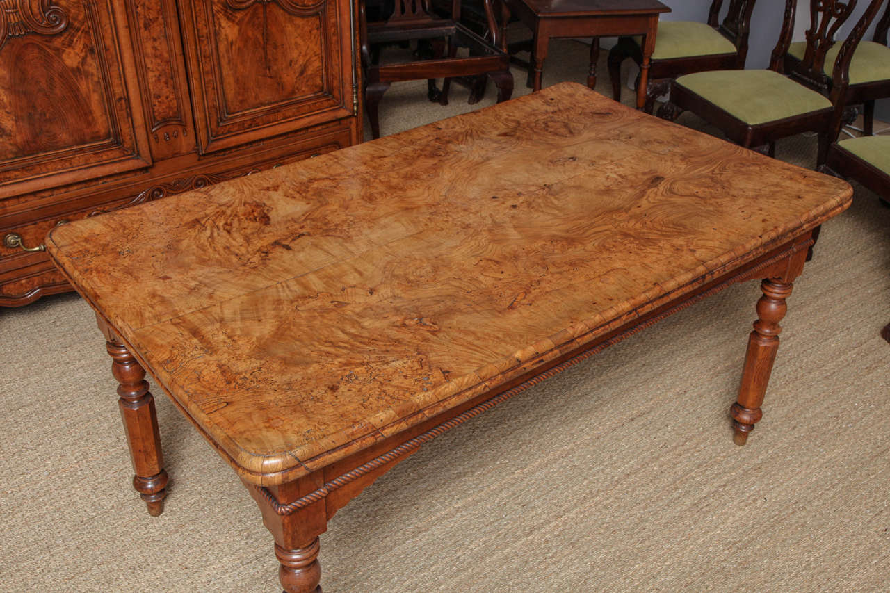 Burl Top Ash Table In Excellent Condition For Sale In Greenwich, CT