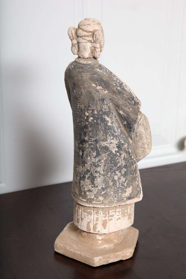 Painted 16th Century Ming Dynasty Terracotta Statuette of Woman Holding a Food Box