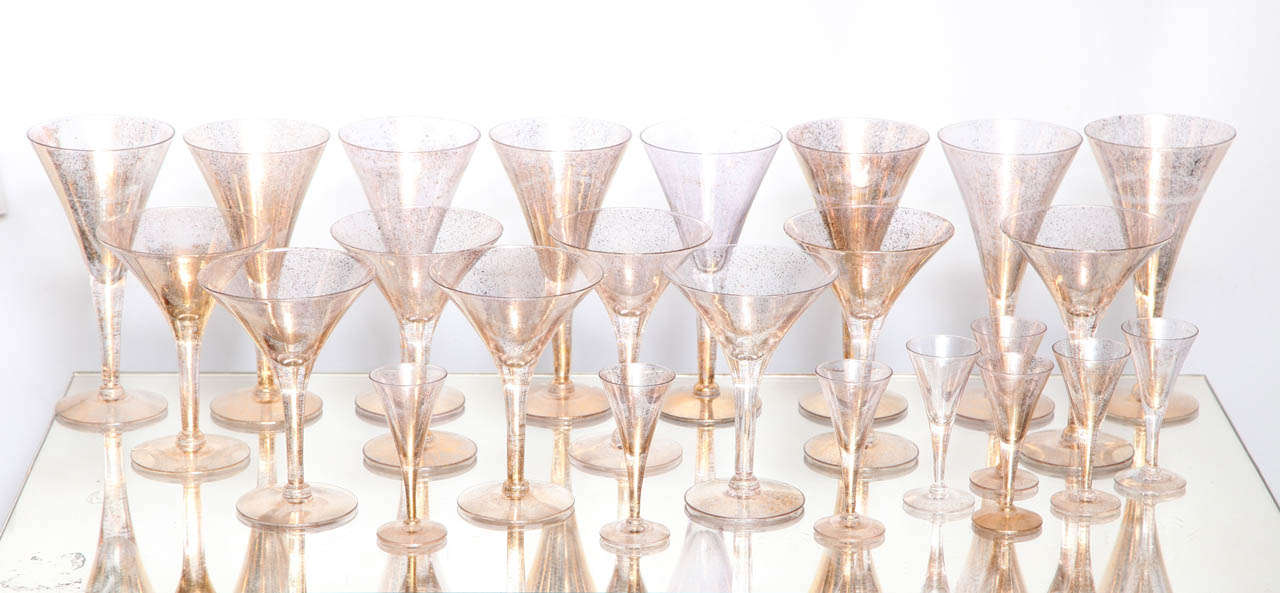 An elegant set of glasses by designer Dorothy Thorpe consisting of 8 champagne 7.5
