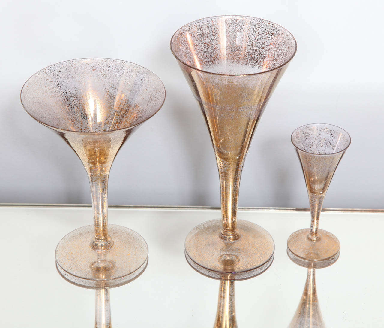 Dorothy Thorpe Gold Fleck Glass Set 1