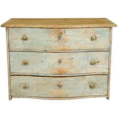 Cassettone svedese curvo con patina blu molto chiara, 1880 ca.
