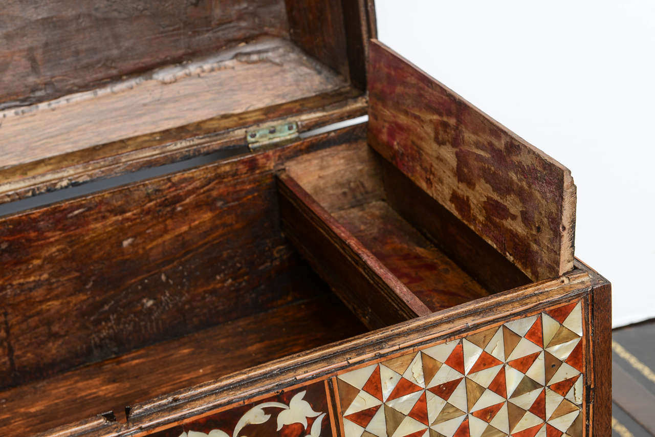 Rare boîte décorative turque du 18ème siècle en marqueterie de nacre Excellent état à West Palm Beach, FL