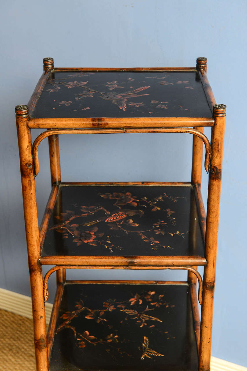 Beautiful  19th c.English Bamboo Tiered Stand with Japanning In Excellent Condition In West Palm Beach, FL