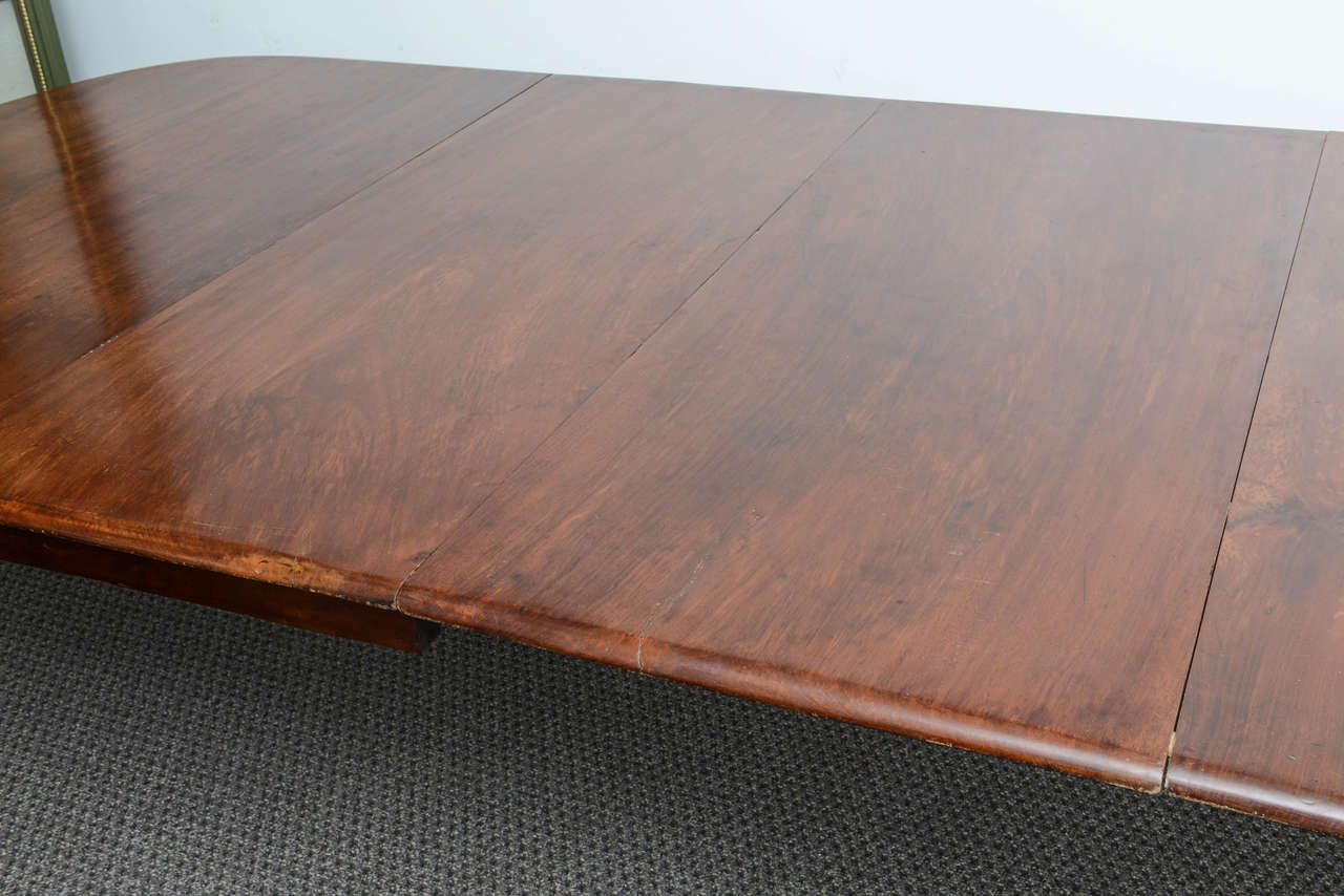 19th Century English Mahogany Dining Table with Two Leaves 3