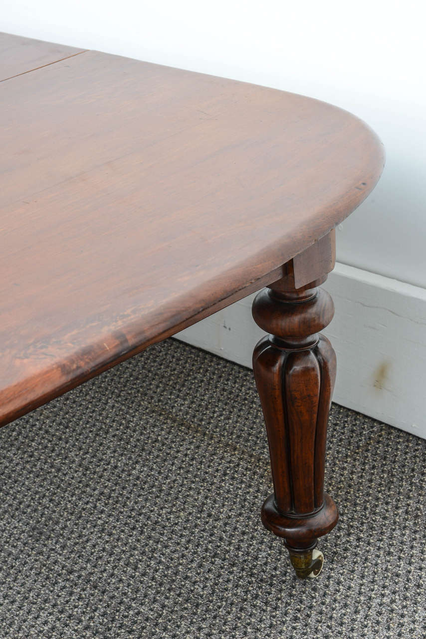 19th Century English Mahogany Dining Table with Two Leaves 5