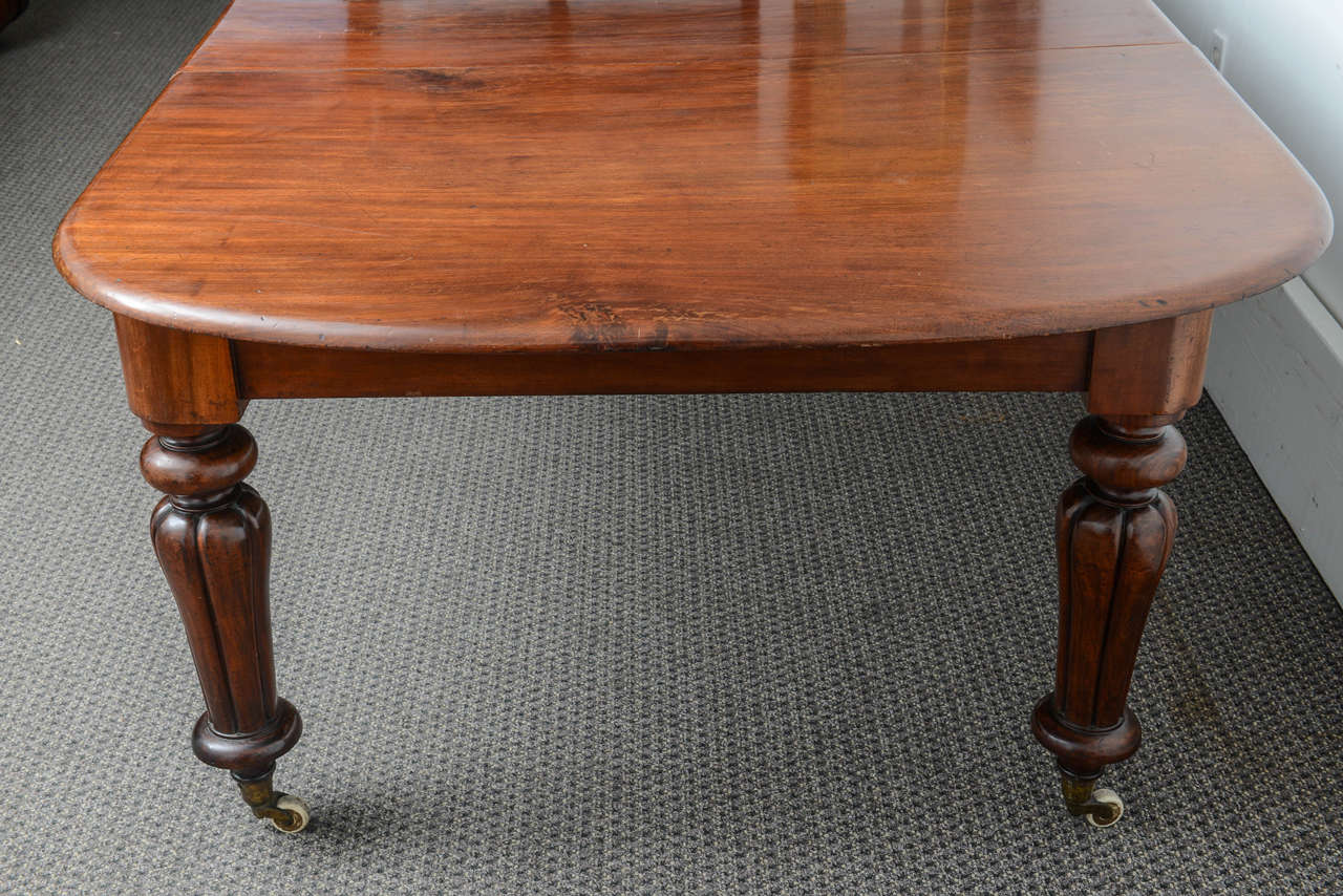 19th Century English Mahogany Dining Table with Two Leaves 6