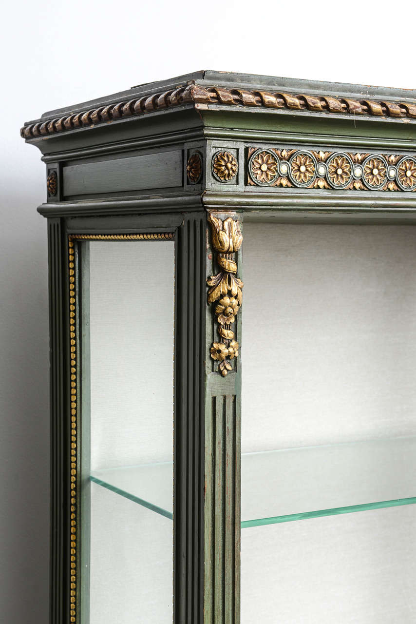 1900s French Display Cabinet with Giltwood 1