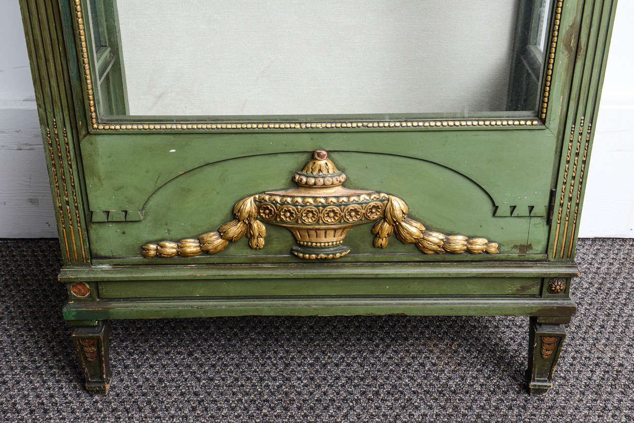 1900s French Display Cabinet with Giltwood 3