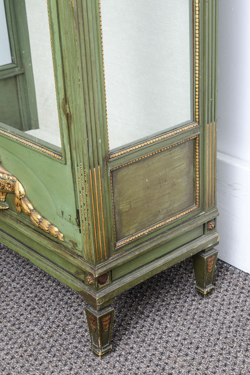 1900s French Display Cabinet with Giltwood 4