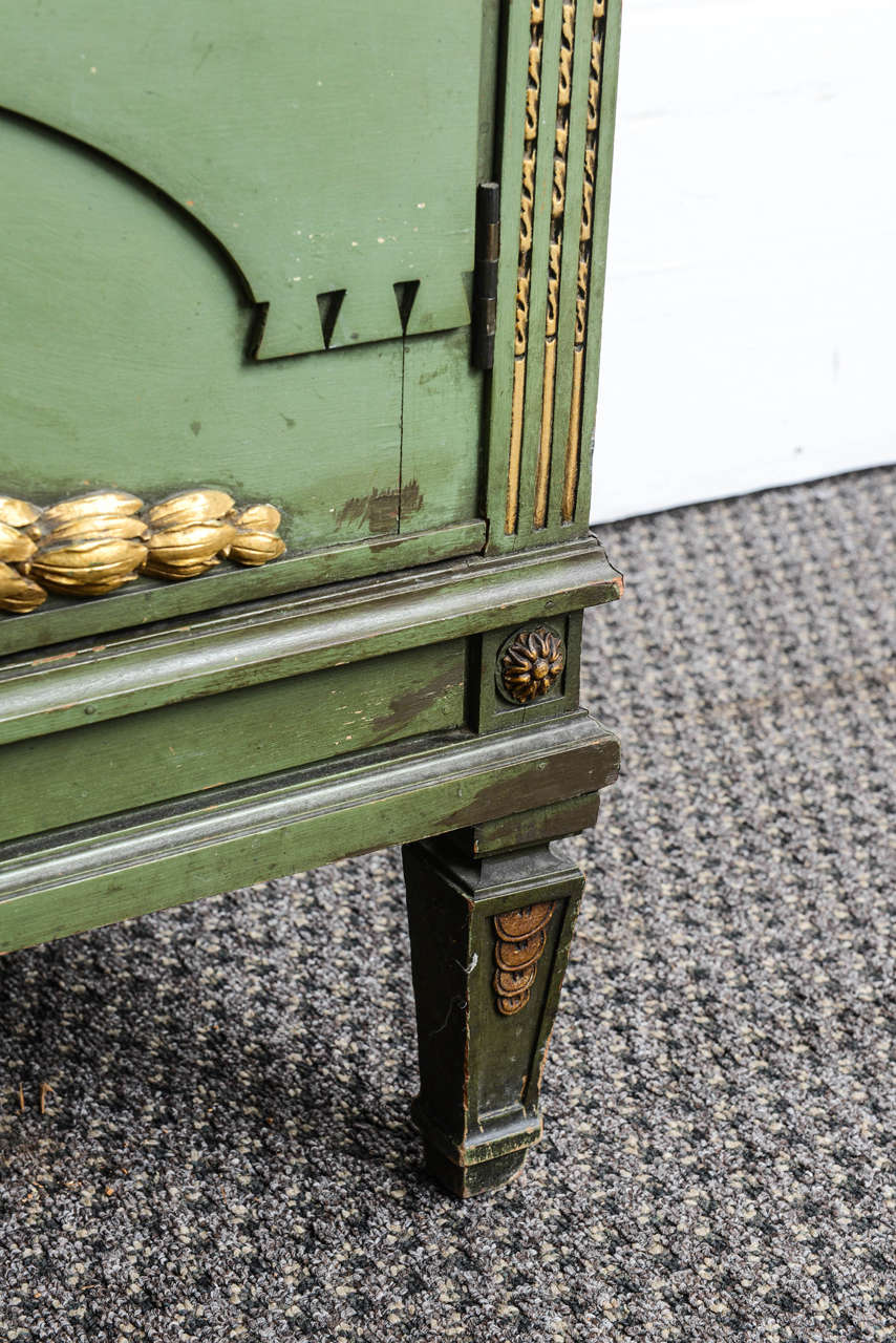 1900s French Display Cabinet with Giltwood 5