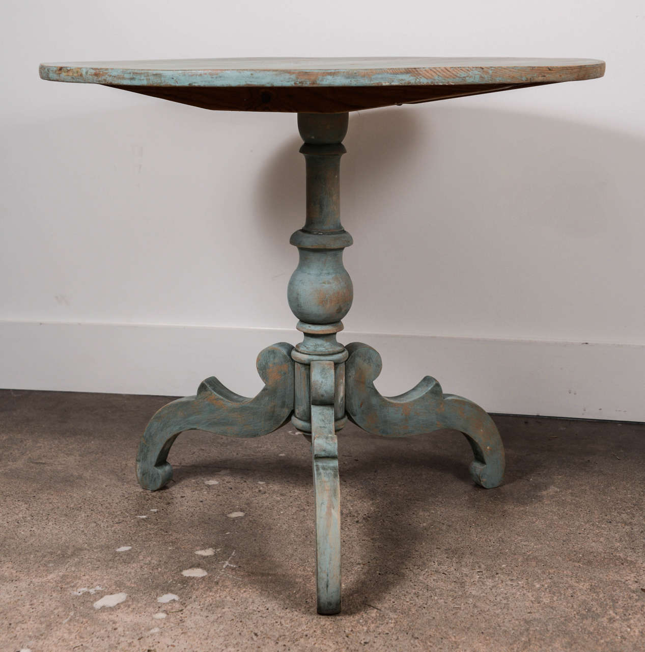 19th Century Blue Painted Swedish Pedestal Table 2