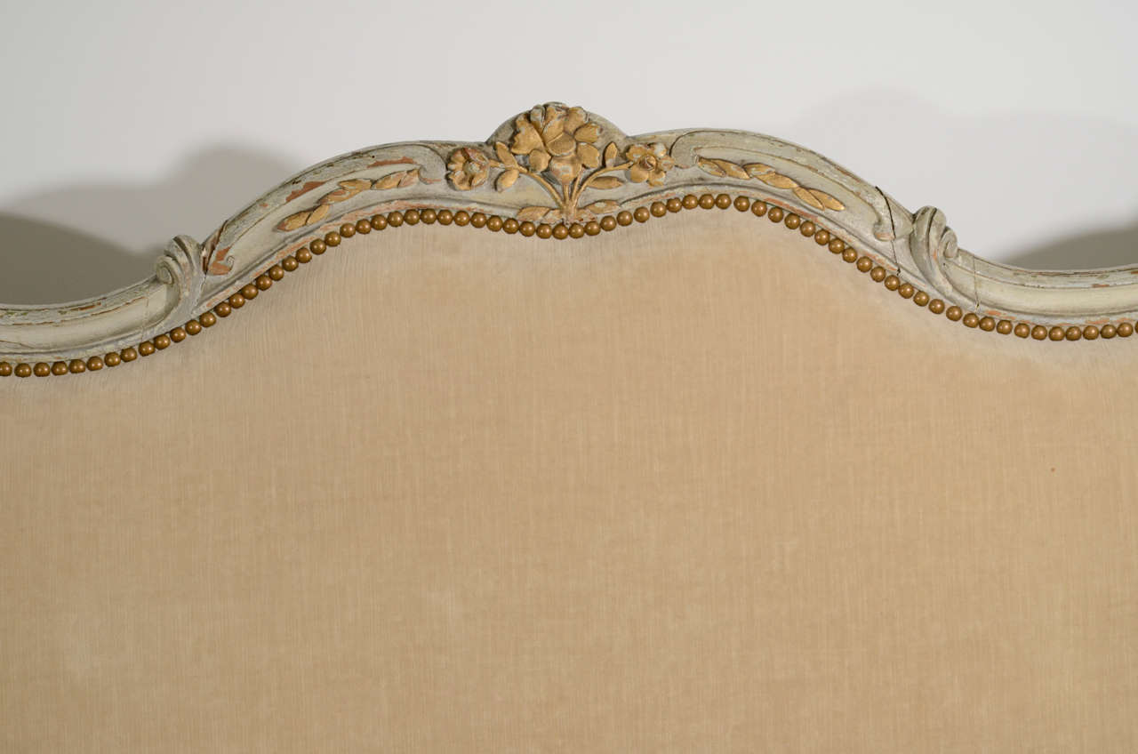 French Settee In Good Condition For Sale In New York, NY