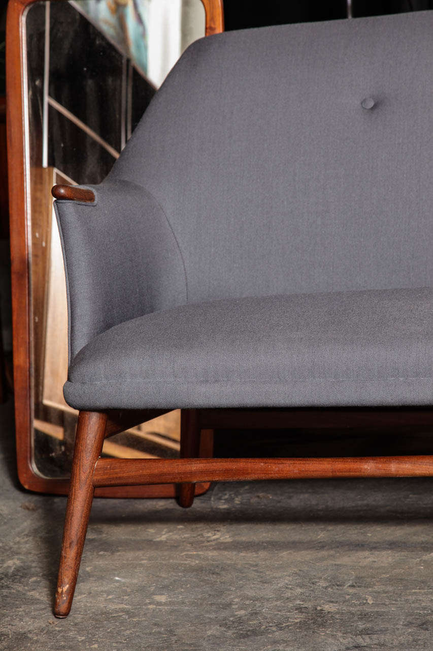 Tufted Danish Modern Teak Settee In Excellent Condition In New York, NY