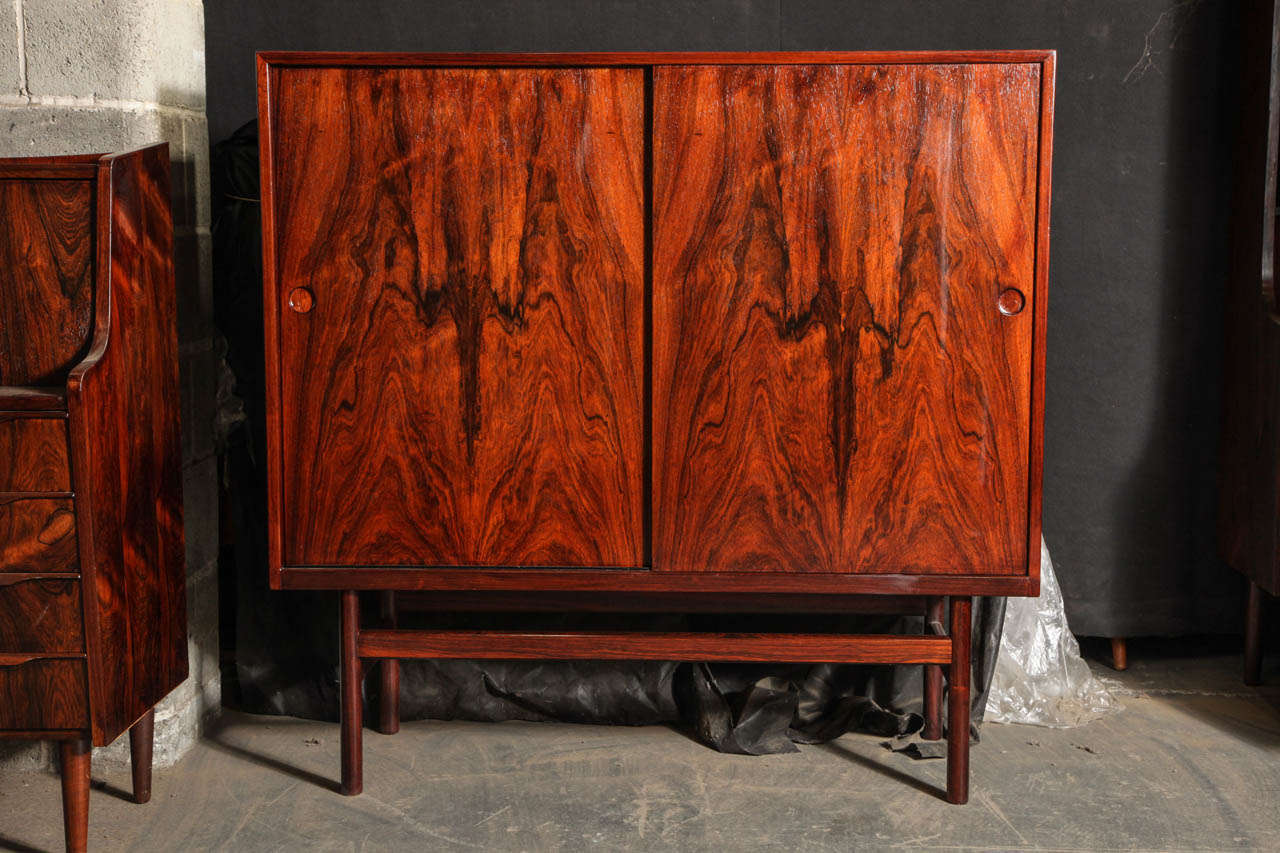 Vintage 1960s Ib Kofoed Larsen Credenza.

This Vintage Hutch is a fantastic example of a 1960s Danish Rosewood China Cabinet designed by Ib Kofod Larsen.  This piece provides a versatile storage solution while demonstrating the design minimalism
