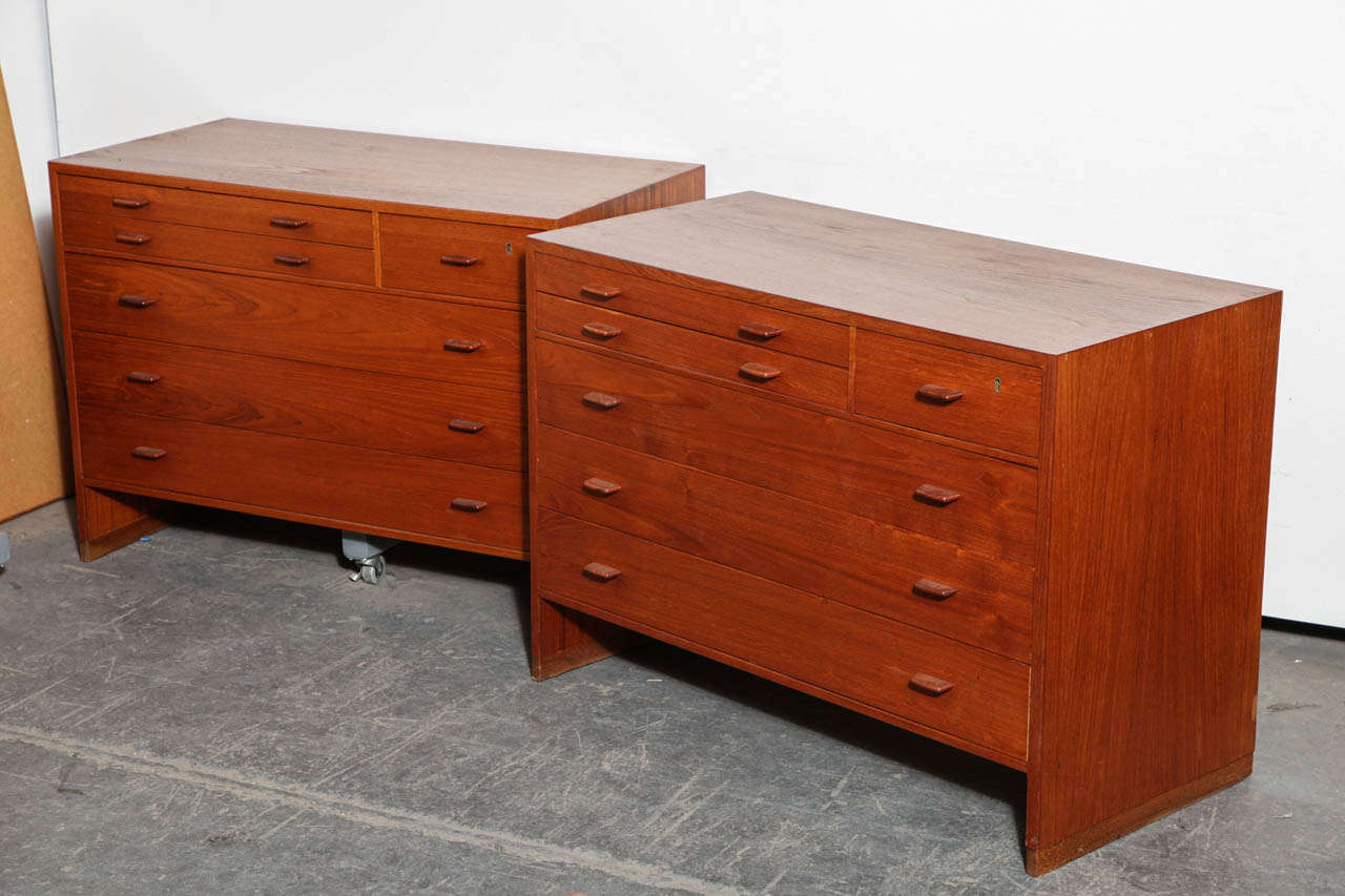 Handsome teak chest of drawers/commode designed by Hans J. Wegner and manufactured by Ry Mobler..  Features 3 large dresser drawers and 3 shallow felt lined accessory drawers with shingle style pulls. Manufactured in February of 1959.

2