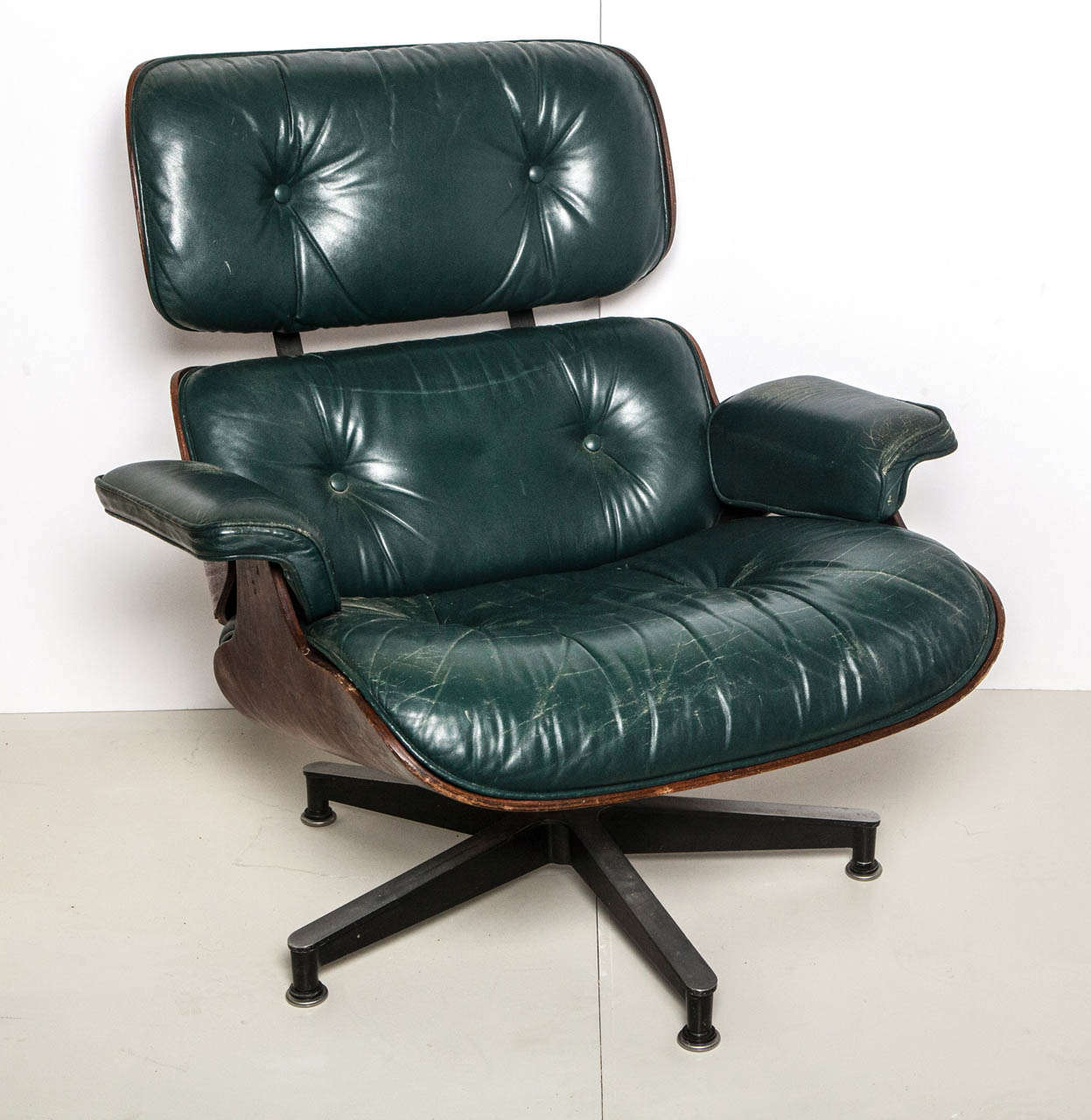 Mid-Century Modern Rare 1970's Green Charles and Ray Eames' 670 and 671