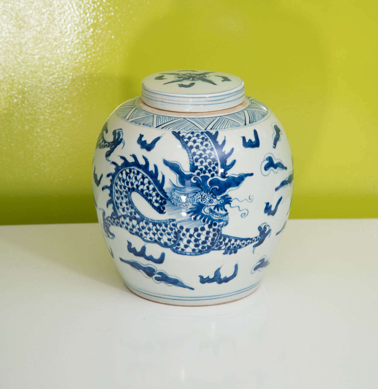 A Pair of Chinese Export Porcelain Ginger Jars In Excellent Condition In New York, NY