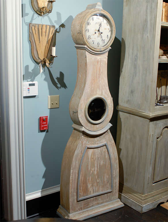 Swedish 19th Century Mora Clock with Delicate Craved Crest and Original Paint 3