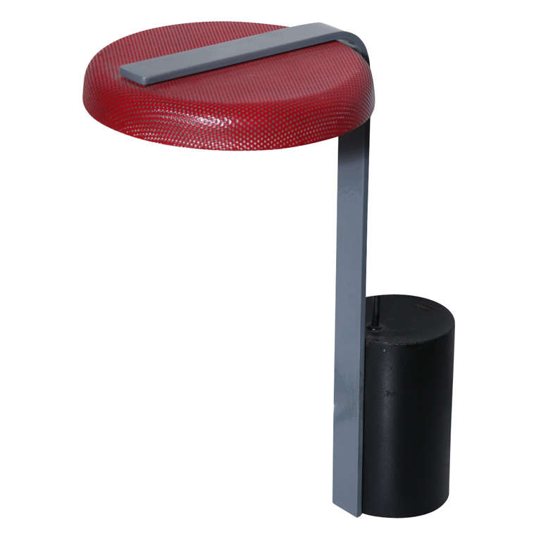 Lampe de bureau grise et noire Ron Rezek modèle 110 avec abat-jour rouge en vente